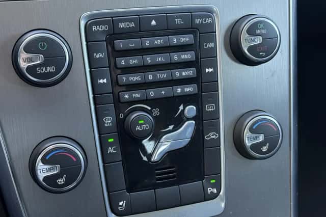 Volvo XC60 (2013) thumbnail 10