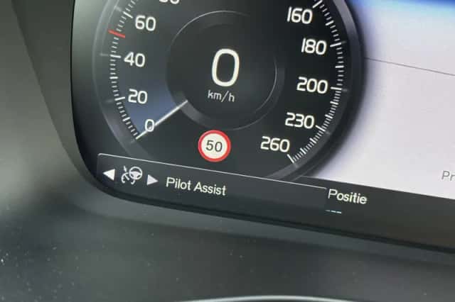 Volvo XC40 (2022) thumbnail 15