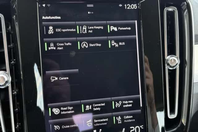 Volvo XC40 (2022) thumbnail 9