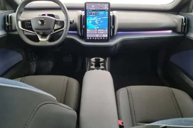 Volvo EX30 (2025) thumbnail 4