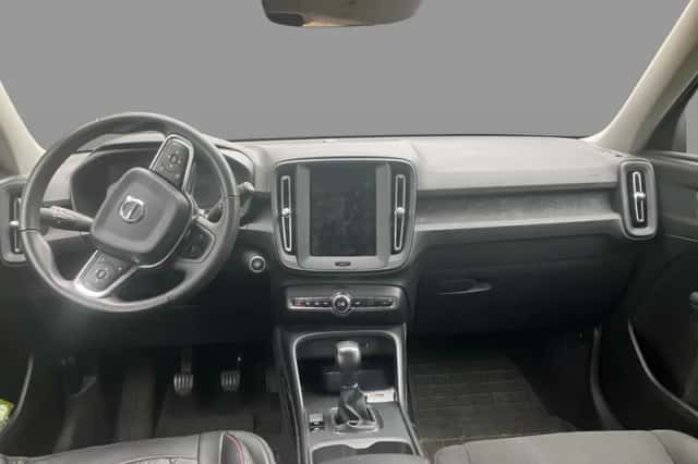 Volvo XC40 (2020) thumbnail 3