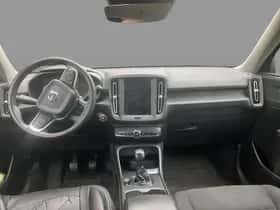 Volvo XC40 thumbnail 3