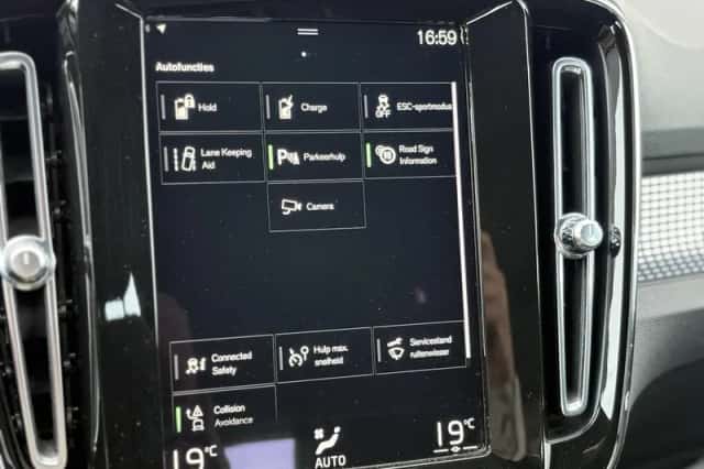 Volvo XC40 (2022) thumbnail 19
