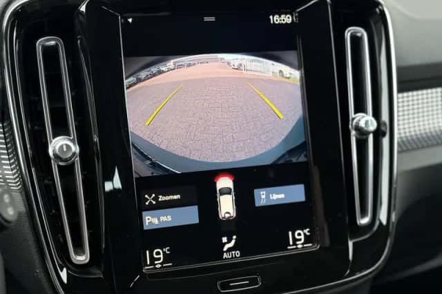 Volvo XC40 (2022) thumbnail 20