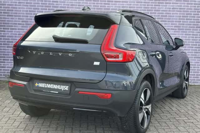 Volvo XC40 (2022) thumbnail 3