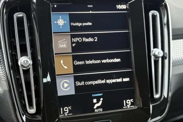 Volvo XC40 (2022) thumbnail 21