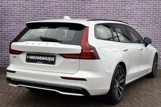 Volvo V60 (2024) thumbnail 3