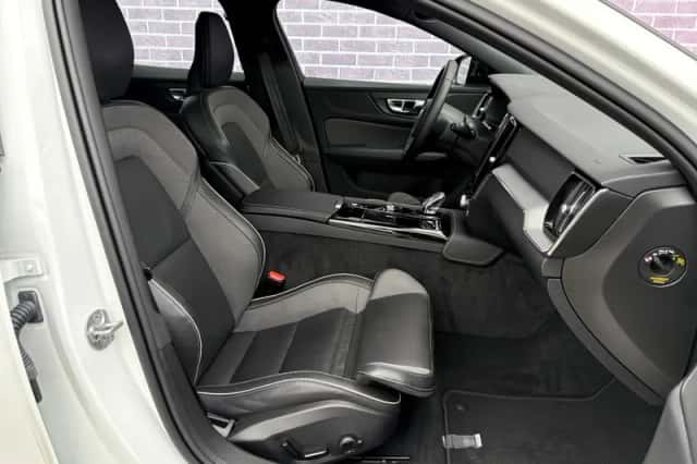 Volvo V60 (2024) thumbnail 4