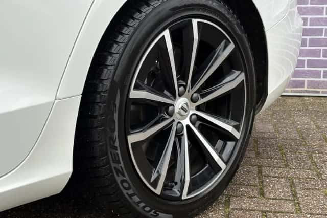 Volvo V60 (2024) thumbnail 6