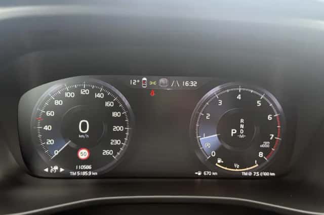 Volvo XC40 (2022) thumbnail 12