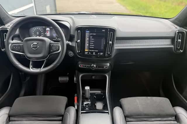 Volvo XC40 (2022) thumbnail 5