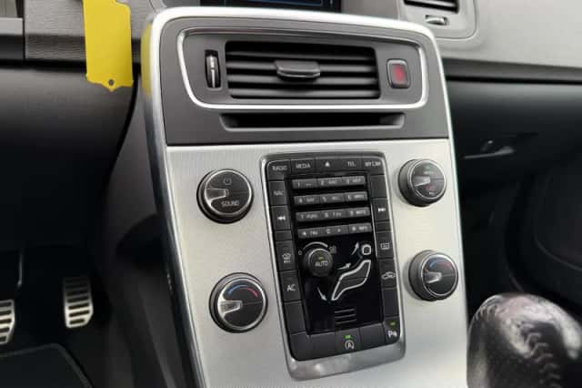 Volvo V60 (2013) thumbnail 16