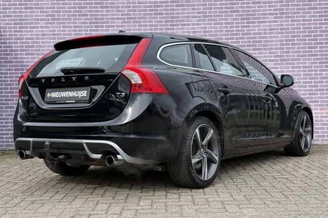 Volvo V60 (2013) thumbnail 3