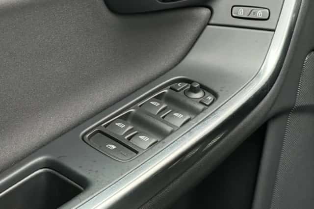 Volvo V60 (2013) thumbnail 22