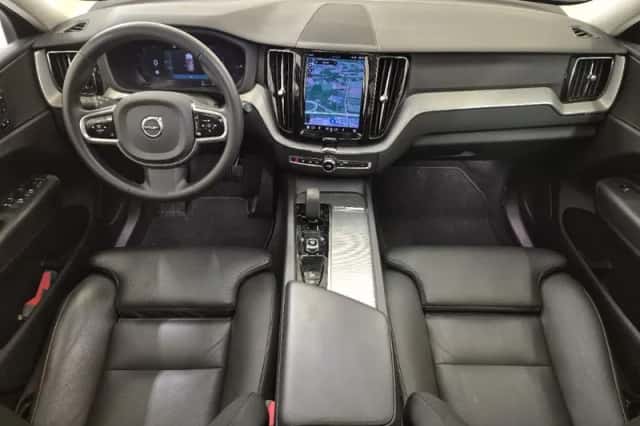 Volvo XC60 (2023) thumbnail 4
