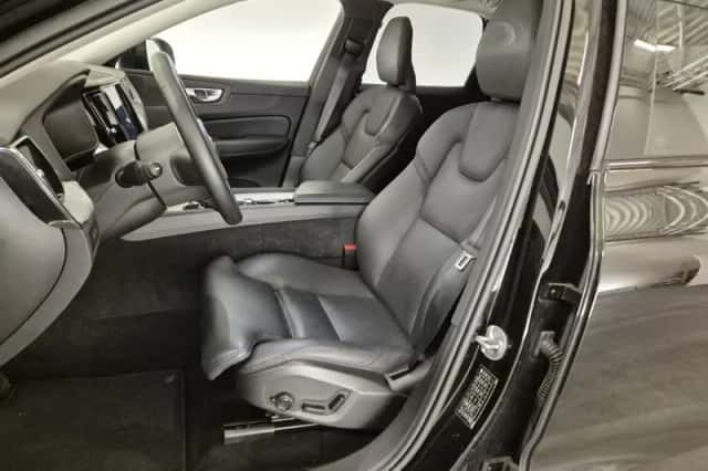 Volvo XC60 (2023) thumbnail 5