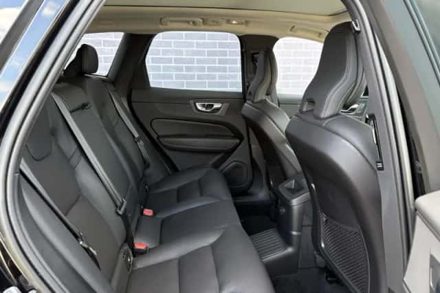 Volvo XC60 (2023) thumbnail 6