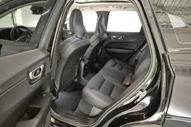 Volvo XC60 (2023) thumbnail 6