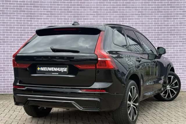 Volvo XC60 (2022) thumbnail 3