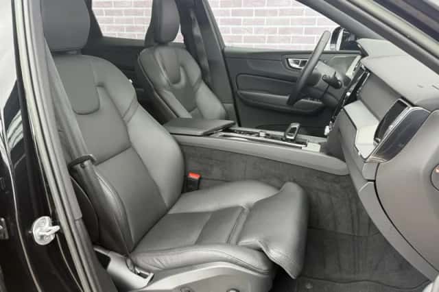 Volvo XC60 (2022) thumbnail 5
