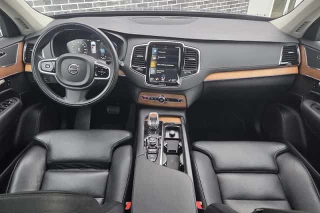 Volvo XC90 (2021) thumbnail 2