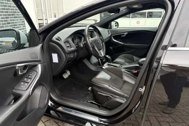 Volvo V40 (2017) thumbnail 3
