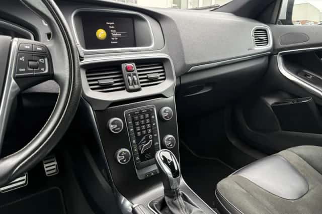 Volvo V40 (2017) thumbnail 24