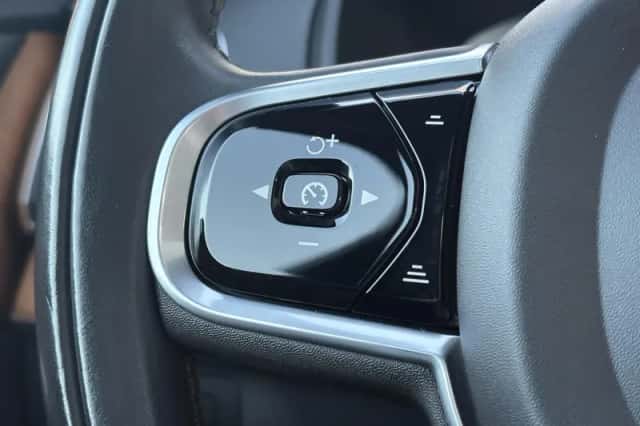Volvo XC90 (2021) thumbnail 24