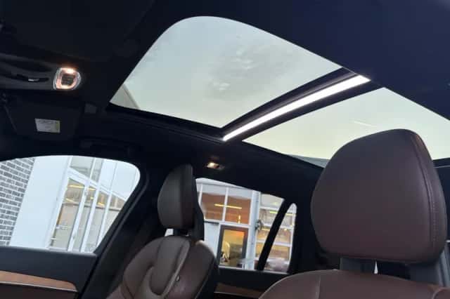 Volvo XC90 (2021) thumbnail 28