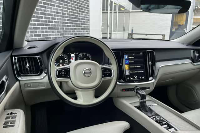 Volvo V60 (2019) thumbnail 3