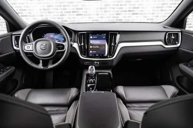 Volvo V60 (2023) thumbnail 2