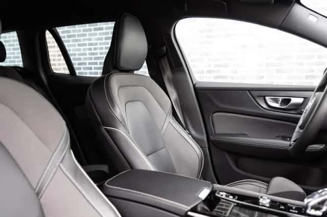 Volvo V60 (2023) thumbnail 4