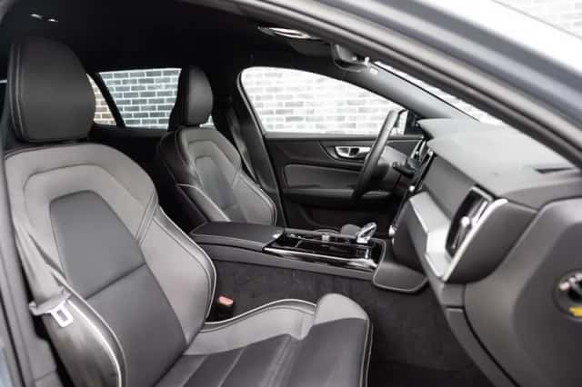 Volvo V60 (2023) thumbnail 5