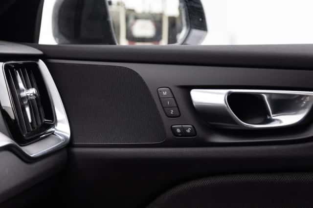 Volvo V60 (2023) thumbnail 6
