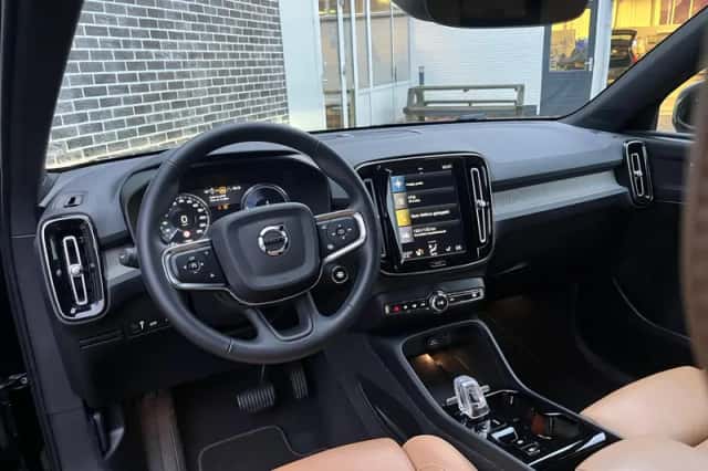 Volvo XC40 (2022) thumbnail 2