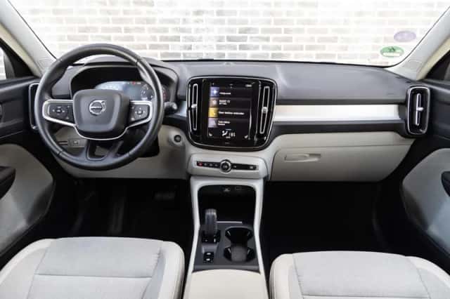 Volvo XC40 (2019) thumbnail 2