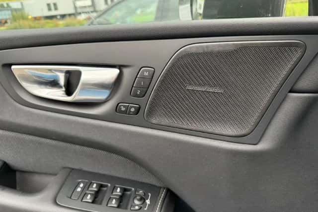 Volvo XC60 (2024) thumbnail 16
