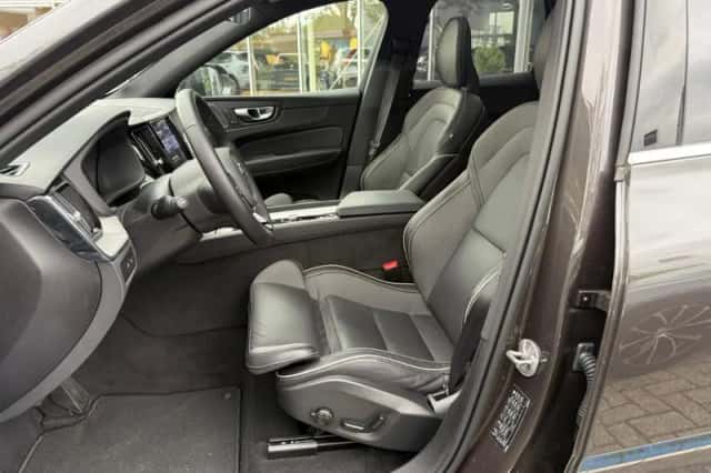 Volvo XC60 (2024) thumbnail 3