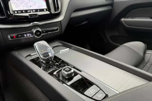 Volvo XC60 (2024) thumbnail 9