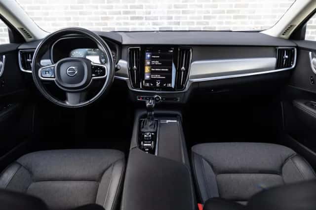 Volvo V90 (2018) thumbnail 3