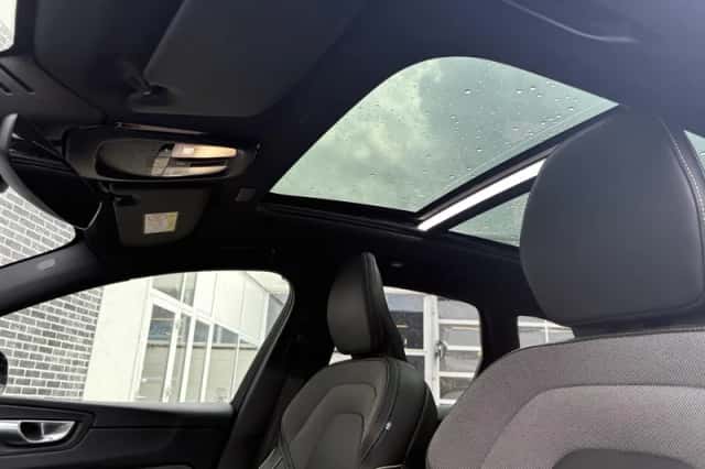 Volvo XC60 (2023) thumbnail 11