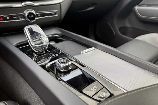 Volvo XC60 (2023) thumbnail 22