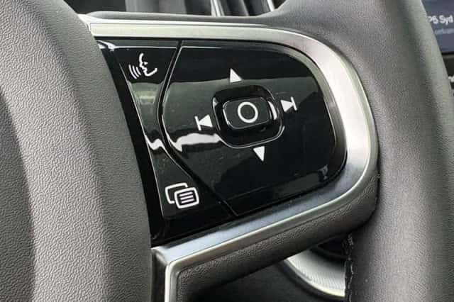 Volvo XC60 (2023) thumbnail 23
