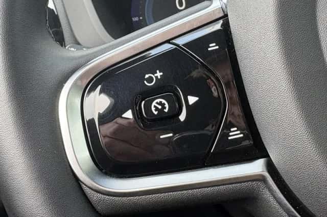 Volvo XC60 (2023) thumbnail 24