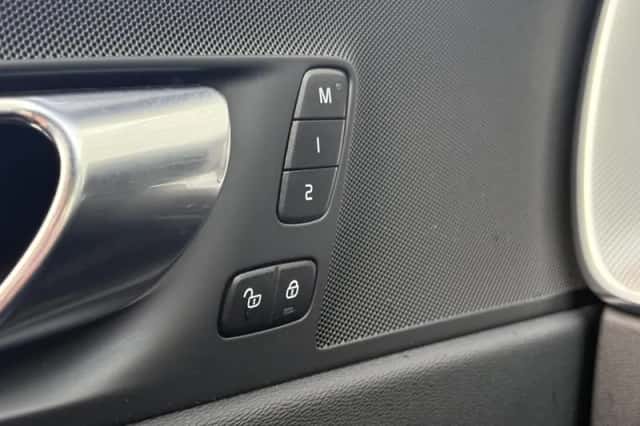 Volvo XC60 (2023) thumbnail 25