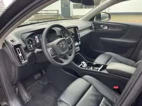 Volvo XC40 thumbnail 3