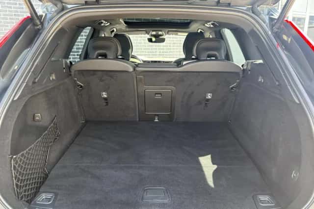 Volvo XC60 (2021) thumbnail 11
