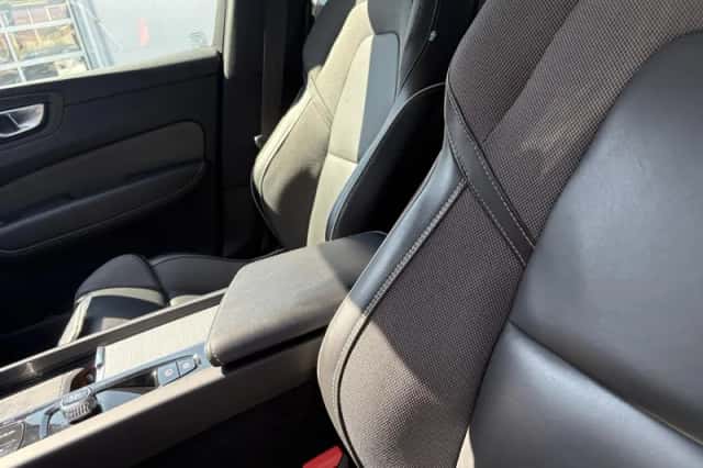 Volvo XC60 (2021) thumbnail 14