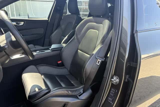 Volvo XC60 (2021) thumbnail 5