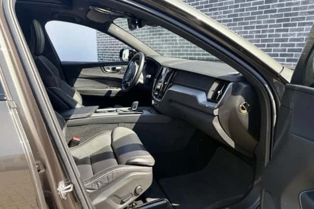 Volvo XC60 (2021) thumbnail 9
